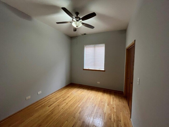 Building Photo - 1918 W Cermak Rd