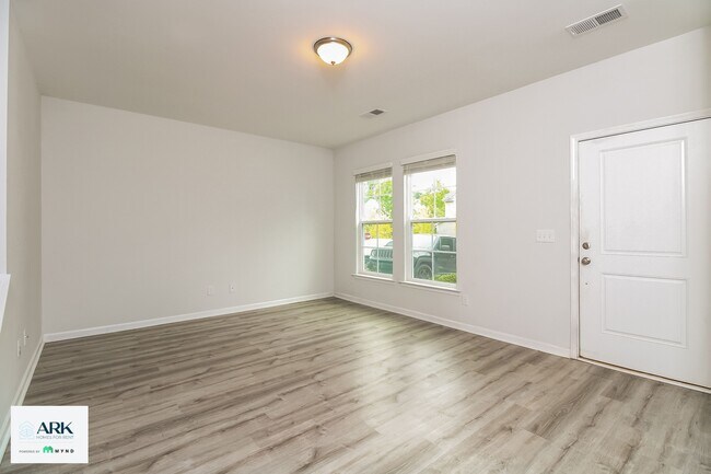 Foto del edificio - 339 Northwood St