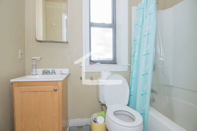 Building Photo - 4 Bedroom