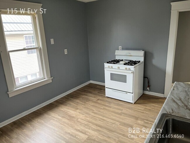 Building Photo - "Quaint 1 Bedroom Retreat: Your Perfect Ur...