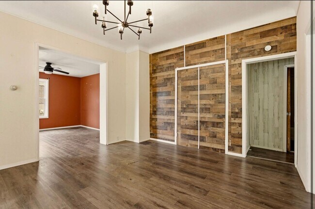 Foto del edificio - 123 Woodside Ln