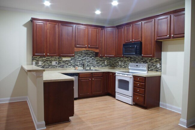 Building Photo - 105 Sherman Oaks