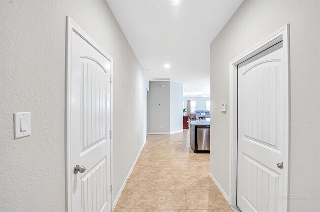 Foto del edificio - 3023 Dripping Springs Ct