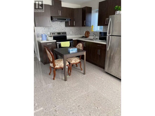 Photo du bâtiment - 3254 E 6th Ave
