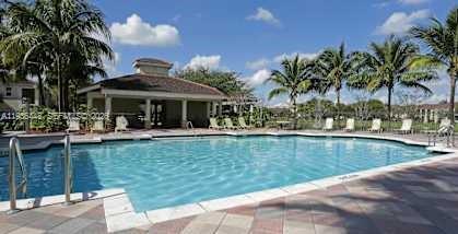 Foto del edificio - 2452 Centergate Dr