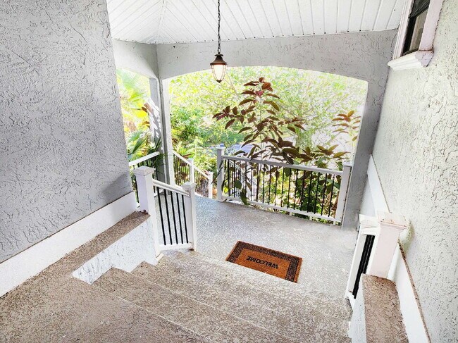 Building Photo - "3-Bed, 3-Bath Gem in New Port Richey with 2,233 Sq Ft of Living Space!"