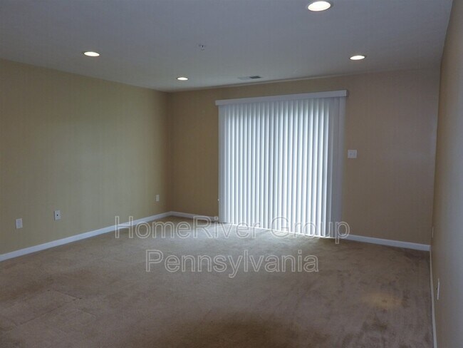 Building Photo - 105 Maple Ridge Ct