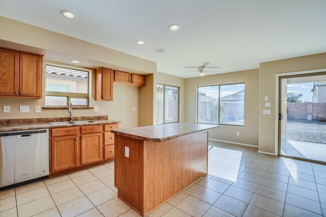 Foto del edificio - Coming Soon! 4 bed 2.5 bath house in Circl...