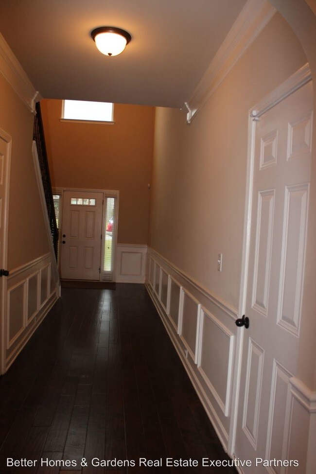 Building Photo - 4 br, 2.5 bath House - 2733 Huntcliffe Drive