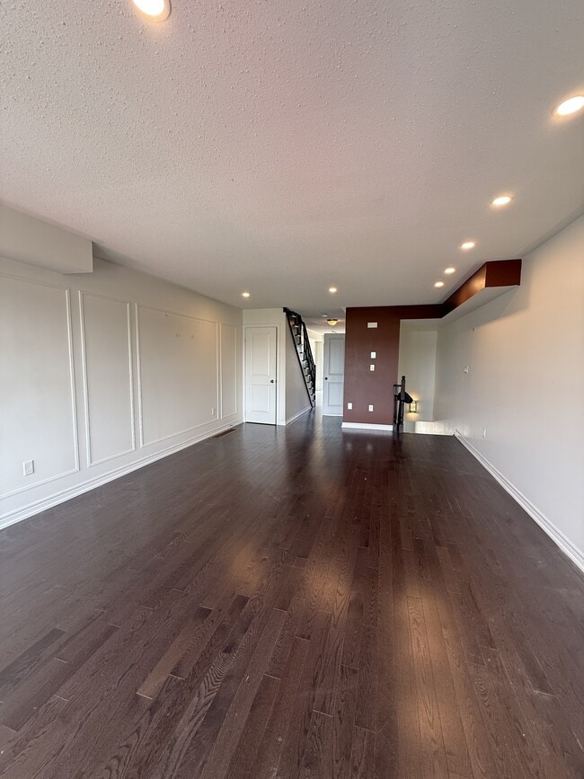 Building Photo - 57 Padbury Trl