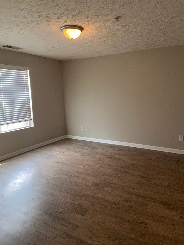 Foto del edificio - 14303 Waldrop Cove