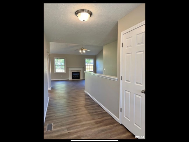 Building Photo - 1919 English Oak