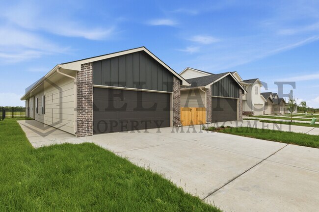 Building Photo - 204 N Gowen St