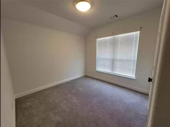 Foto del edificio - Available July 1, 2025. 3 Bedroom 2 Bath Home