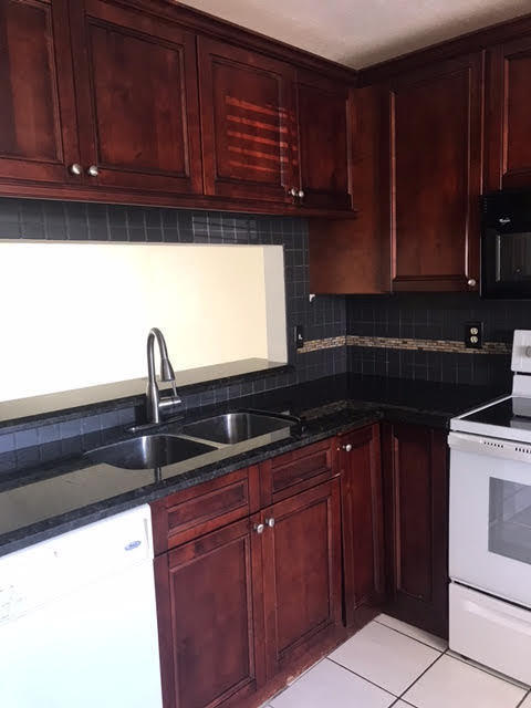 Building Photo - 9887 Three Lakes Cir