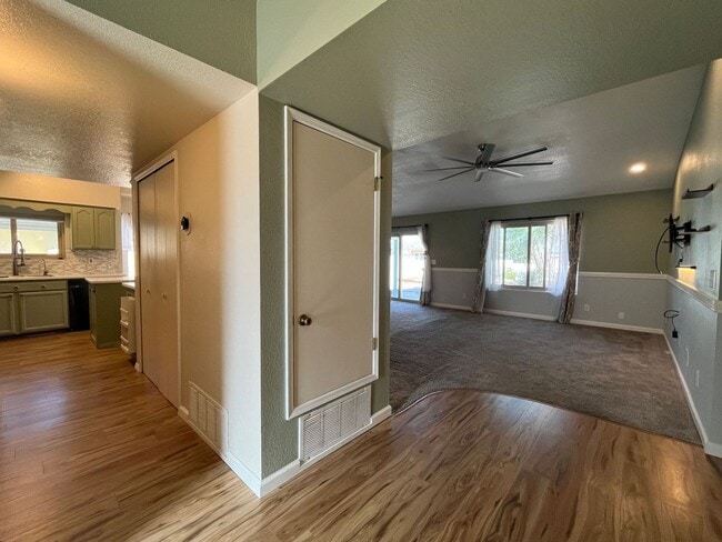 Building Photo - 3 Bedroom Home