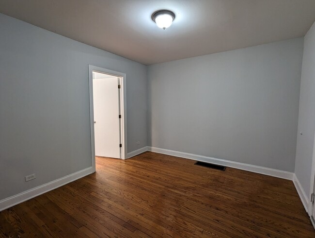Foto del edificio - 5029 N Harding Ave