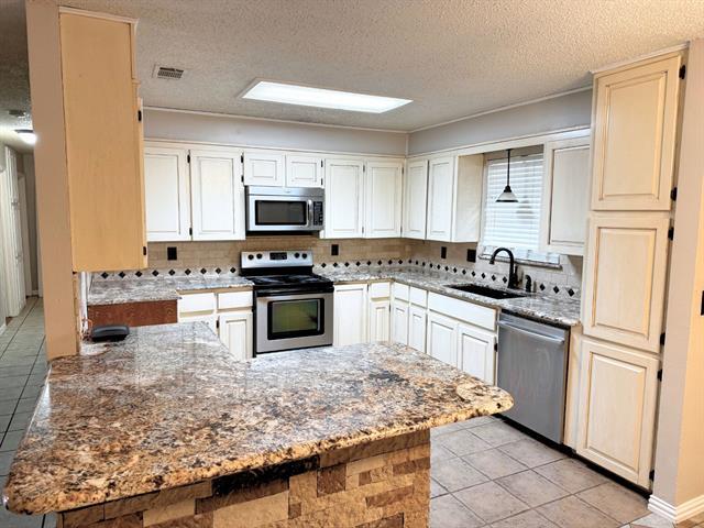 Foto del edificio - 200 Cedar Ln