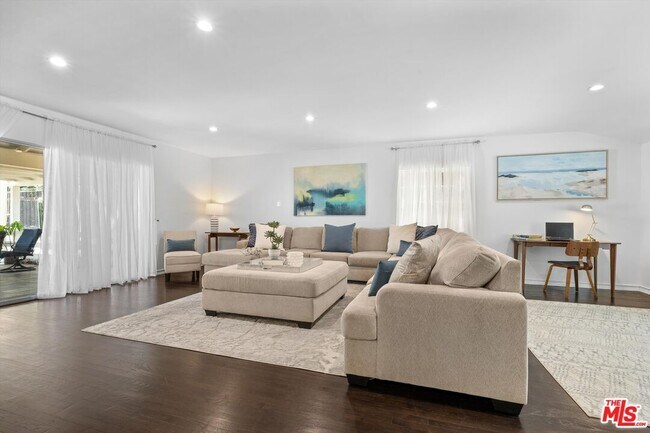Foto del edificio - 9231 White Oak Ave