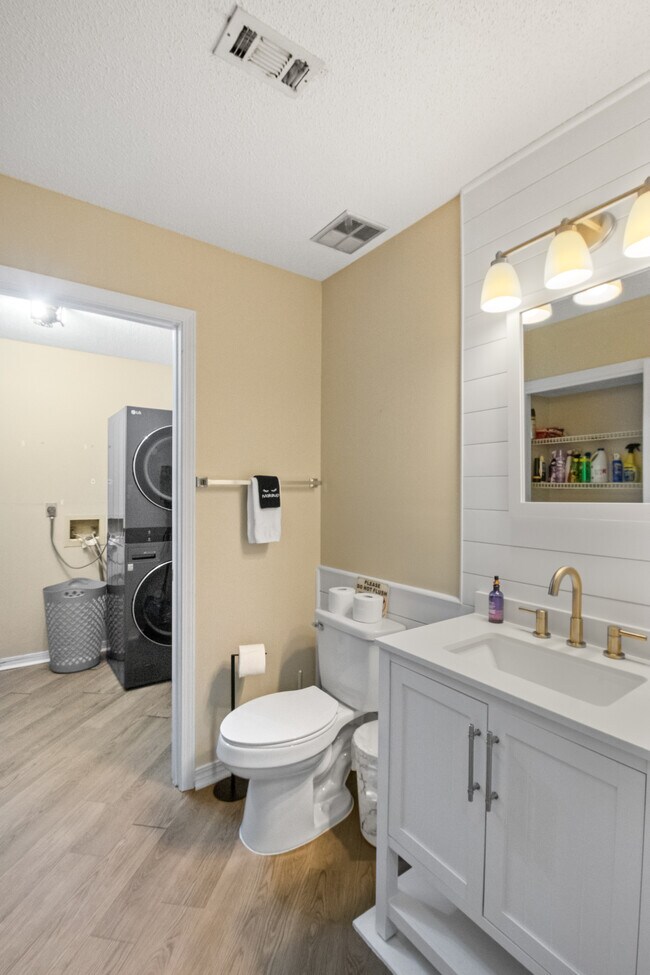 Foto del edificio - 193 Woodland Park Cir