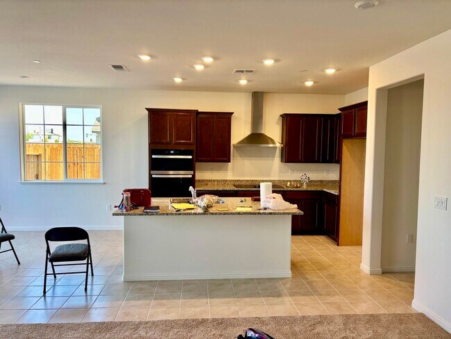 Foto del edificio - 1570 Pinchot Dr