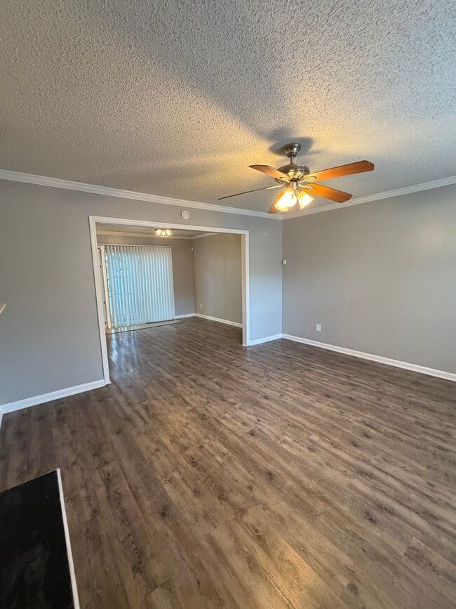 Building Photo - Hidden Lake Townhomes 2 Bedroom 1.5 Bathroom