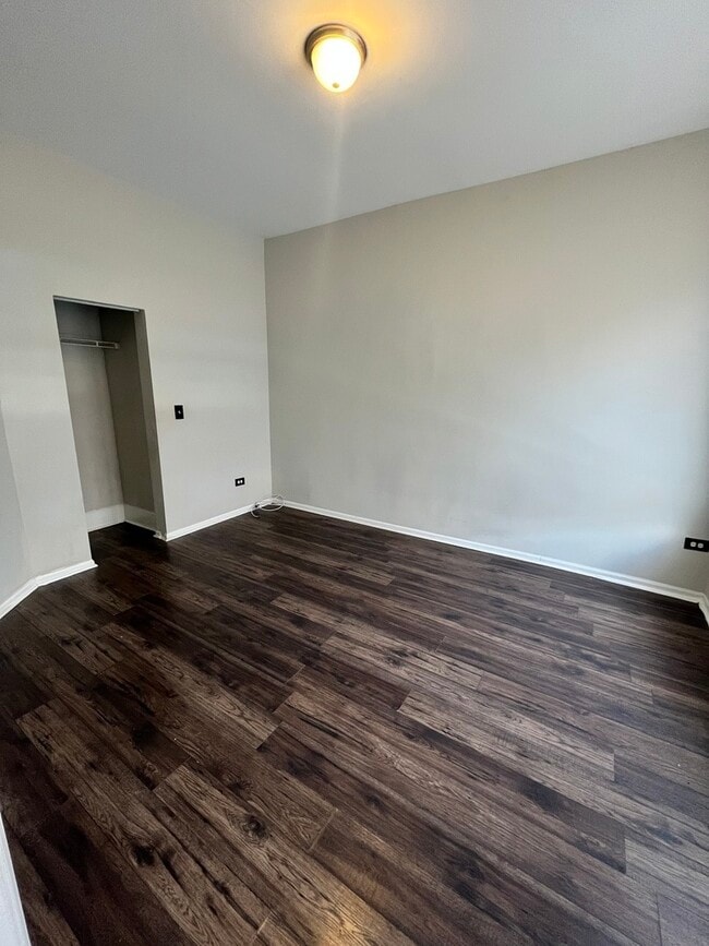 Building Photo - 847 E 65th St