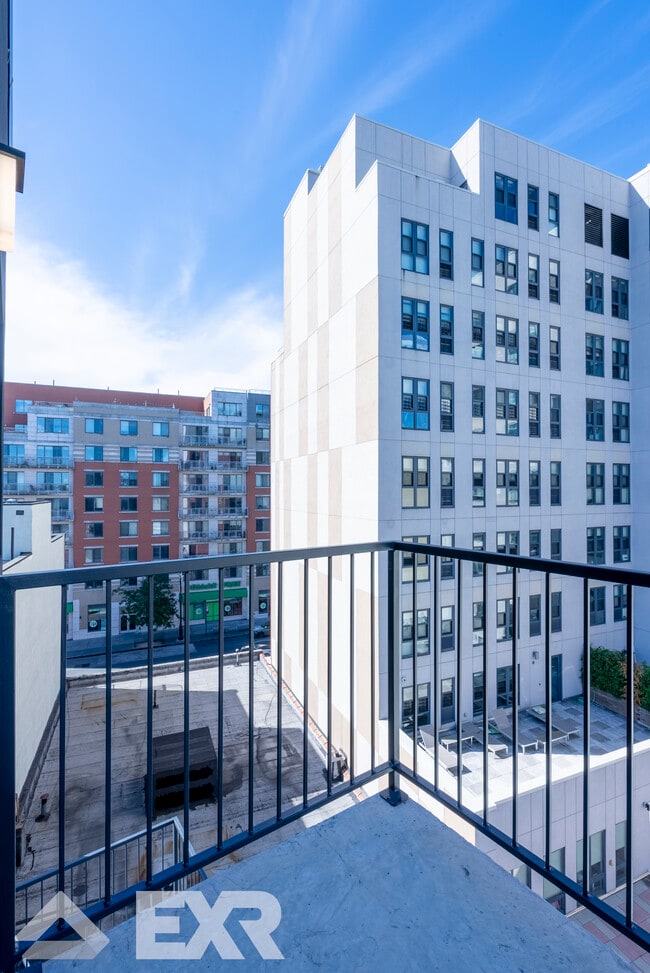 Foto del edificio - 488 Marcus Garvey Blvd