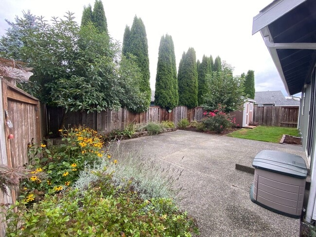 Building Photo - Charming 3 bed + bonus, 2 bath rambler - M...