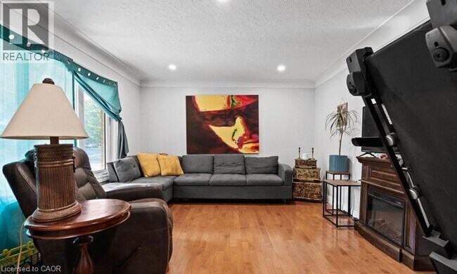 Building Photo - 304 FIRST Avenue Unit# UPPER