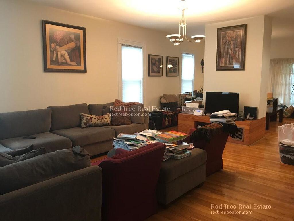 Primary Photo - 15 Sheridan St