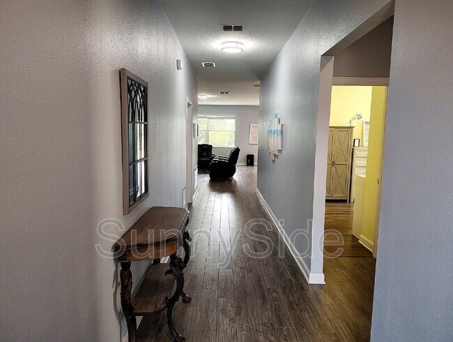 Foto del edificio - 1047 Oak Bluff Dr