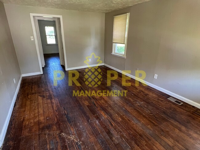 Foto del edificio - 2 bedrooms 1 bathroom house