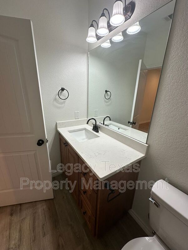 Foto del edificio - 2323 CR 704