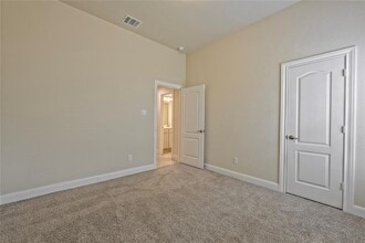 Building Photo - 11927 Champion's Frst Dr