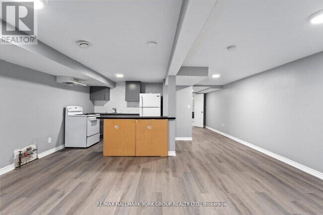 Building Photo - LOWER - 25A COLLEGE CRESCENT