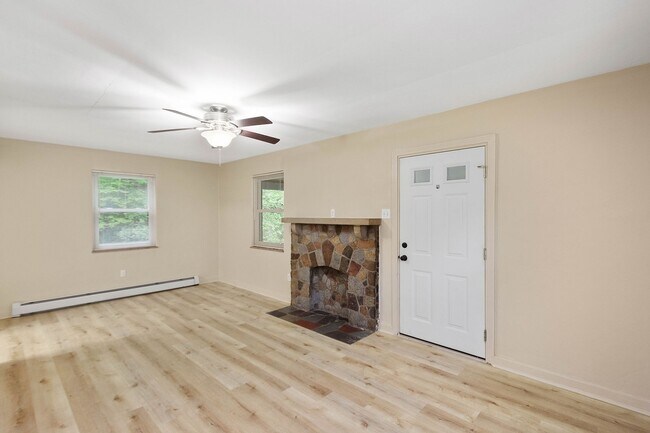Foto del edificio - Stunning 3 bedroom home in Wilkins Township available June 15!