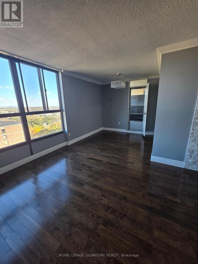 Building Photo - 3170 Kirwin Ave