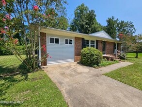 Building Photo - 39 Cornell Dr