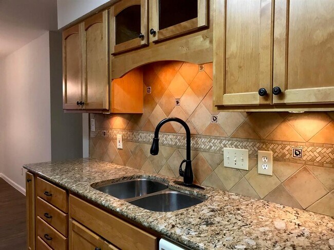 Foto del edificio - 7010 Dallas Dr