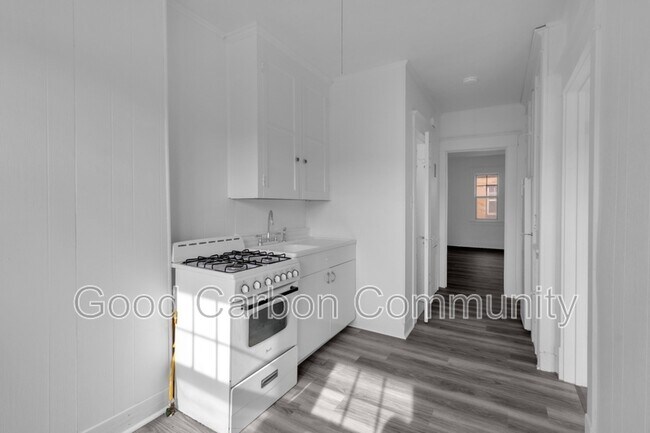 Building Photo - 2720 Main St