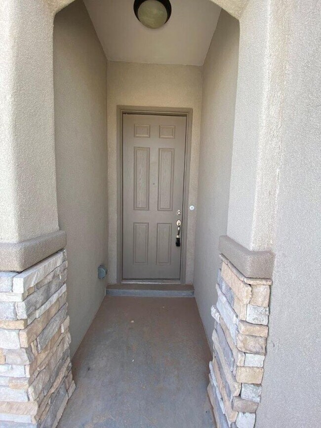 Building Photo - 4668 Toluca Ave -  Beautiful 4 bedroom 2 b...