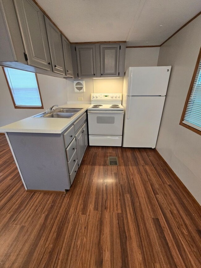 Building Photo - Newly Renovated Two Bedroom/1 Bath Mobile Home near Downtown Clover!!