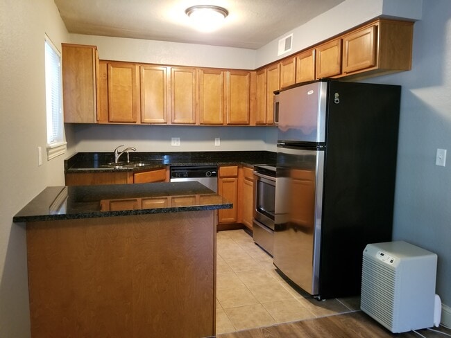 Kitchen - 204 Grandview Court