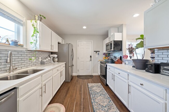Foto del edificio - Charming 3BR Row House near Downtown Durha...