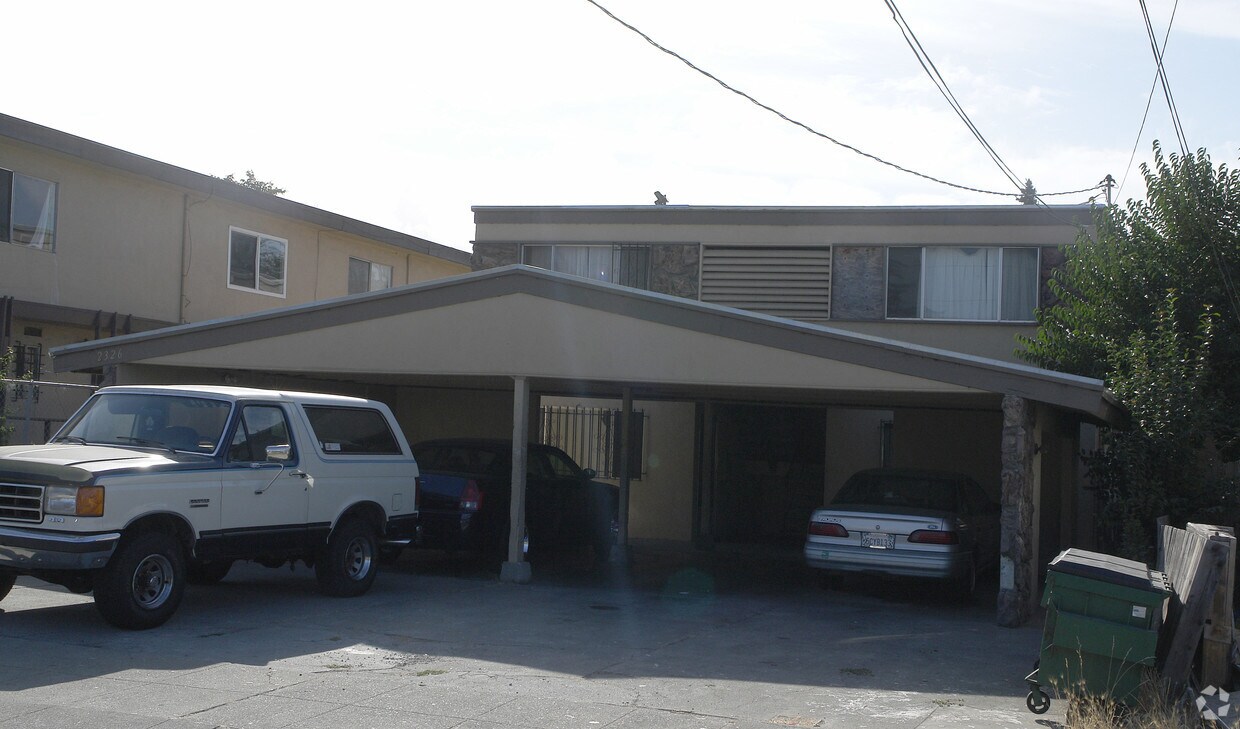 Foto del edificio - 2326 84th Ave