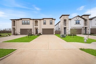 Building Photo - 1942 Olivos St
