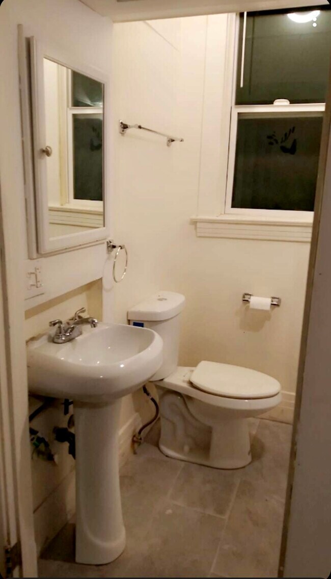 Foto del edificio - 696 W 8th St