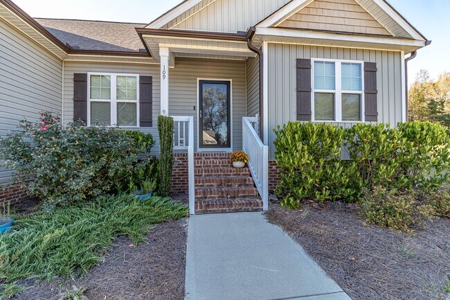 Foto del edificio - Immaculate 3 BR | 2 BA Ranch Home in Golds...