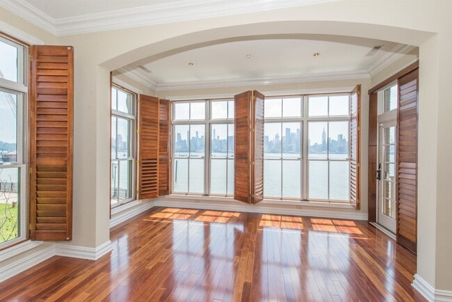 Building Photo - 19 Regency Pl